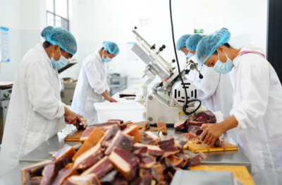 來自遠(yuǎn)山的味道拼多多助農(nóng)車間&ldquo;攜手&rdquo;諾鄧火腿產(chǎn)業(yè)升級(jí)